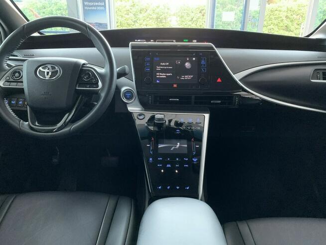 Toyota Mirai Hybryda automat piękne futurystyczne auto