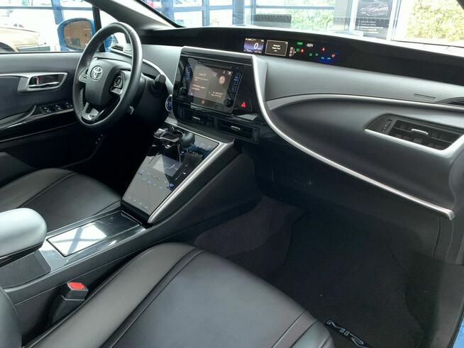 Toyota Mirai Futurystyczne auto bogato doposażone przepiękny kolor