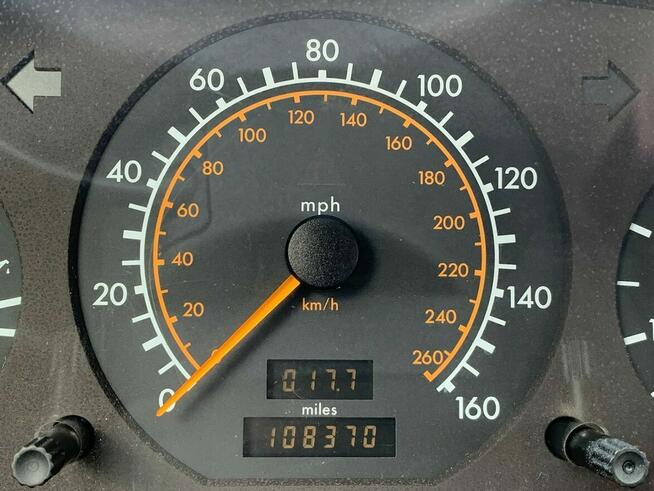 Mercedes-Benz SL500 5.0 L 326 KM