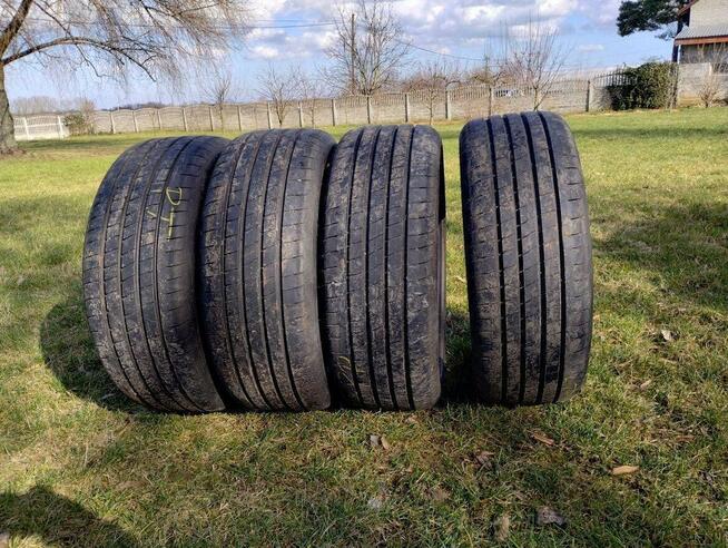 Sprzedam opony letnie Goodyear 235/45/19 po przejechaniu 100