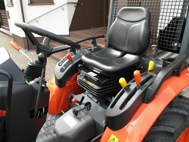 Mini Traktorek Kubota B2-231 4X4 23KM Mały Ogrodniczy
