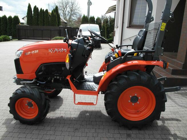 Mini Traktorek Kubota B2-231 4X4 23KM Mały Ogrodniczy