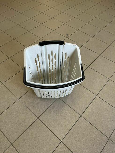 Likwidacja sklepu odzieżowego SPRZEDAM wyposażenie