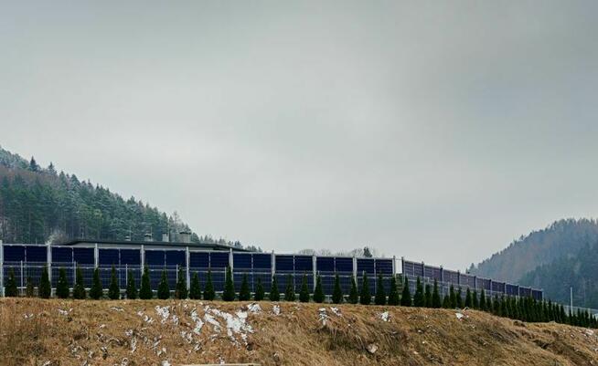 Przemysłowe ogrodzenia fotowoltaiczne