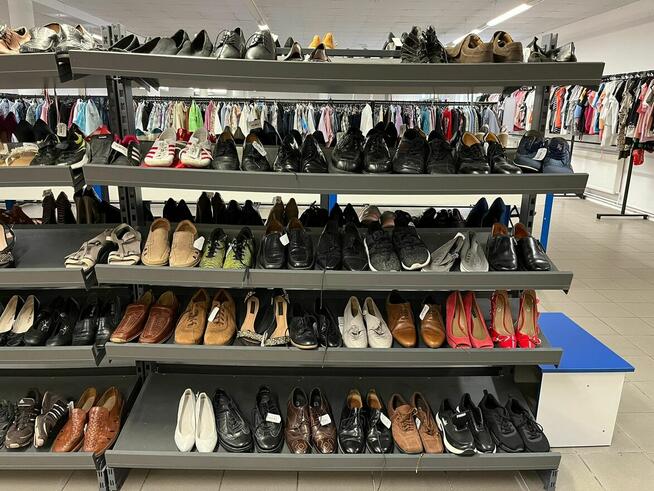 Likwidacja sklepu odzieżowego SPRZEDAM wyposażenie