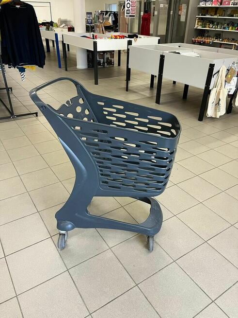 Likwidacja sklepu odzieżowego SPRZEDAM wyposażenie