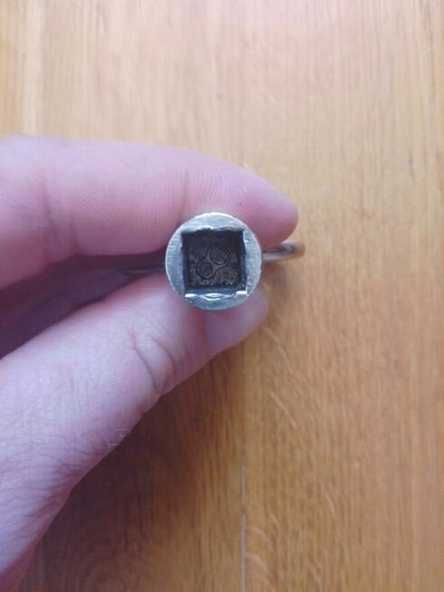 Drygiel klucz do skrzynek pojemników KWADRAT 8MM