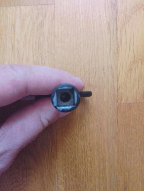 Drygiel KLUCZ do skrzynek pojemników KWADRAT 8MM