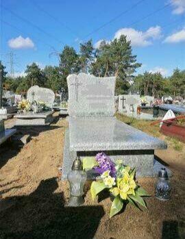 Sprzątanie grobów mycie Nagrobków z granitu marmuru lastrico