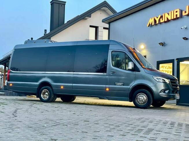 Wynajem busów i autokarów Warszawa , wynajem busa VIP
