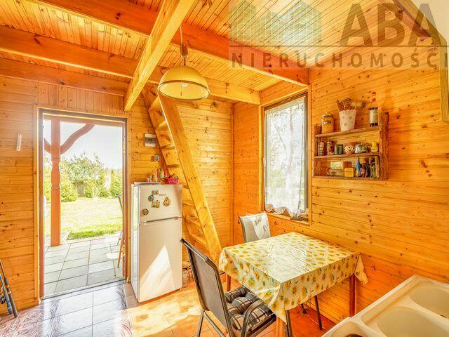 Domek letniskowy przy linii brzegowej jeziora Popielewskiego