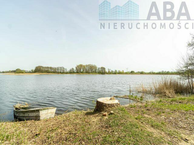 Domek letniskowy przy linii brzegowej jeziora Popielewskiego