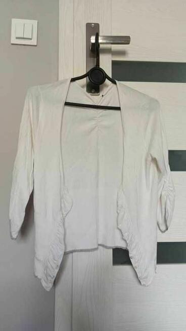 Biały delikatny sweterek na guziki