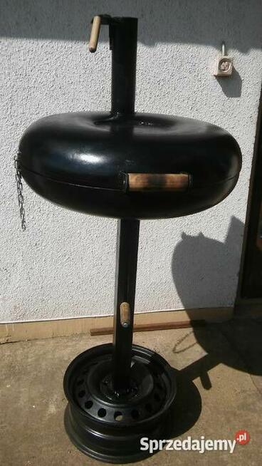 Grill ogrodowy weglowy