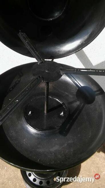 Grill ogrodowy weglowy