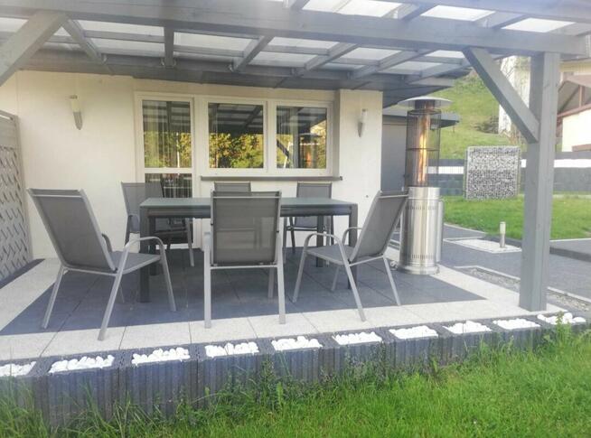 Domek z balią jacuzzi nad jeziorem w Międzybrodziu Żywieckim