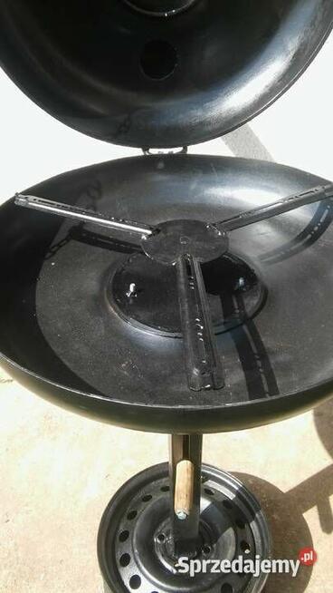 Grill ogrodowy weglowy