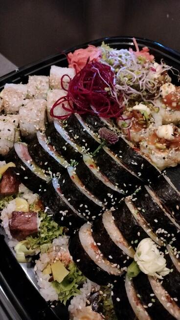 Catering sushi imprezy okolicznościowe zamknięte + kelner