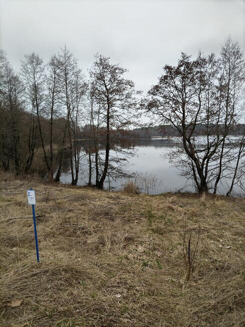 Działka w Gąskach - płaski teren z linią brzegową jeziora