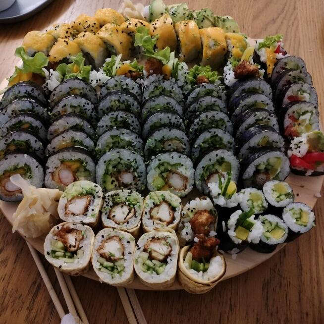 Catering sushi imprezy okolicznościowe zamknięte + kelner