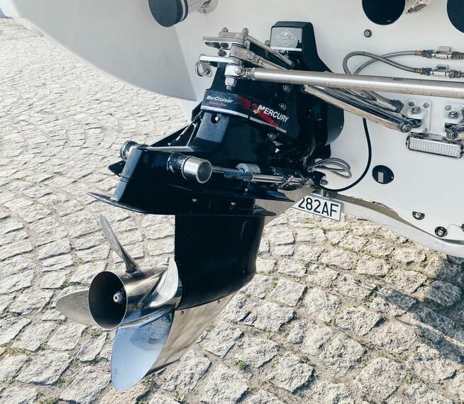 Łódź motorowa Formula 320 sportowa 840KM