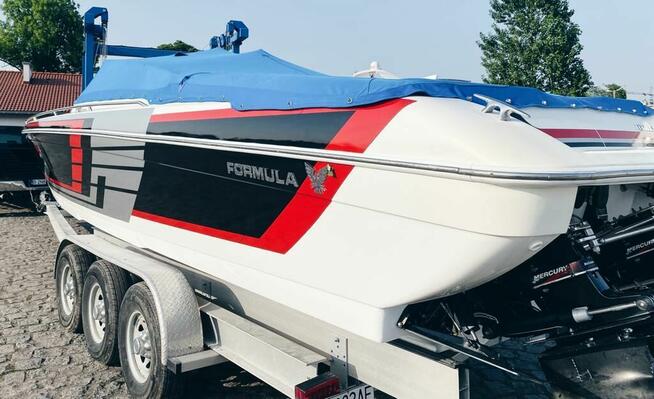Łódź motorowa Formula 320 sportowa 840KM