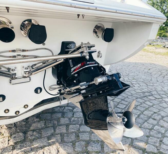 Łódź motorowa Formula 320 sportowa 840KM