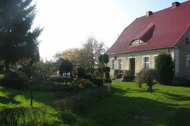 ŁOBEZ okolica połowa domu z działką