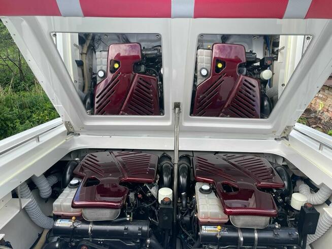 Łódź motorowa Formula 320 sportowa 840KM