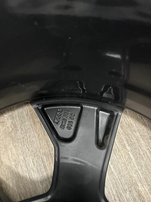 4xNowa oryginalna felga Audi A4, 18 5x112, 8W0601025BC