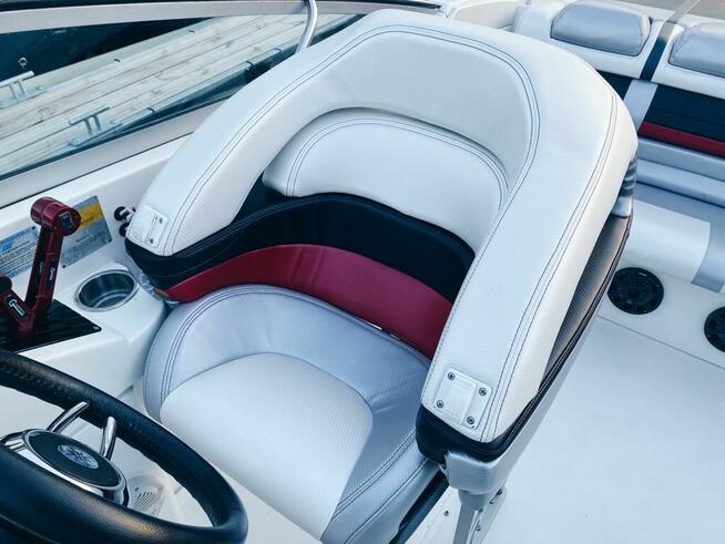 Łódź motorowa Formula 320 sportowa 840KM