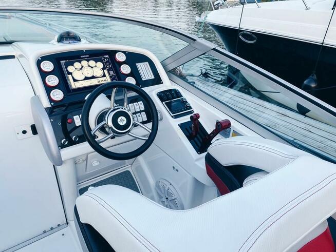 Łódź motorowa Formula 320 sportowa 840KM