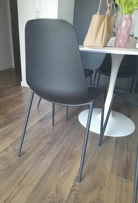 Czarne minimalistyczne 2 krzesła krzesło ikea jysk