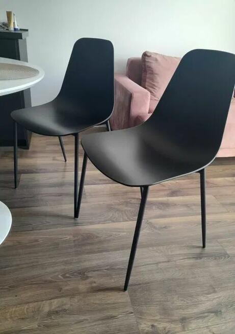 Czarne minimalistyczne 2 krzesła krzesło ikea jysk