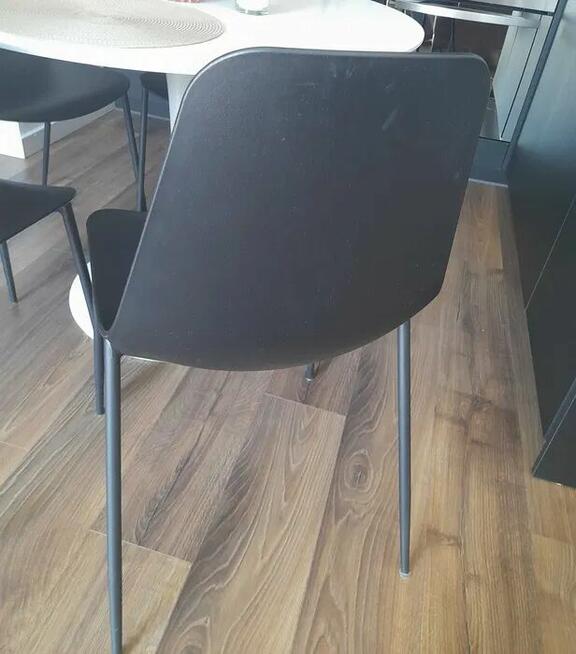 Czarne minimalistyczne 2 krzesła krzesło ikea jysk