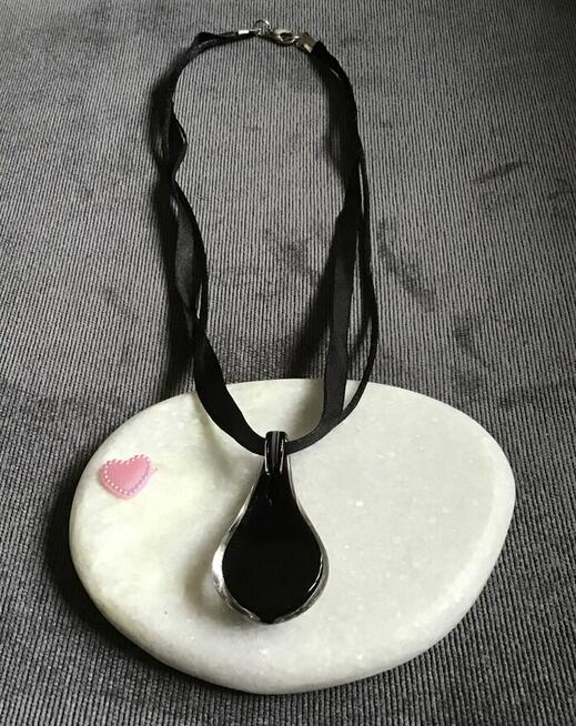 Zawieszka ze szkła weneckiego na tasiemce