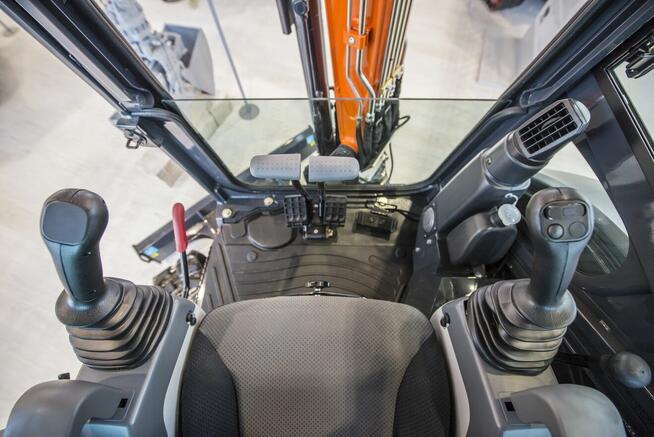 Hitachi ZX19-6 - nowa minikoparka