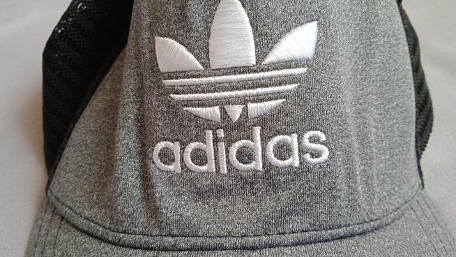Adidas czapka z daszkiem