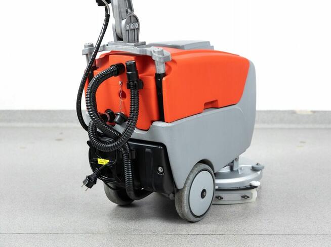 HAKO B12 Kompaktowy automat szorująco zbierający - używany