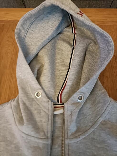 Piękna damska bluza GANT Le Mans z kapturem i zamkiem błyska