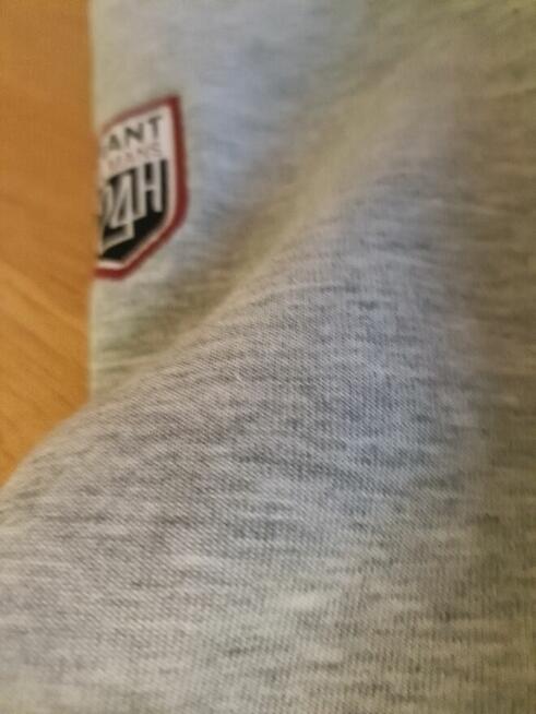 Piękna damska bluza GANT Le Mans z kapturem i zamkiem błyska