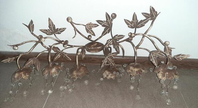 Dekoracja kinkiet metalowy z ozdobnymi szkiełkami
