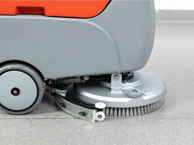 HAKO B12 Kompaktowy automat szorująco zbierający - używany