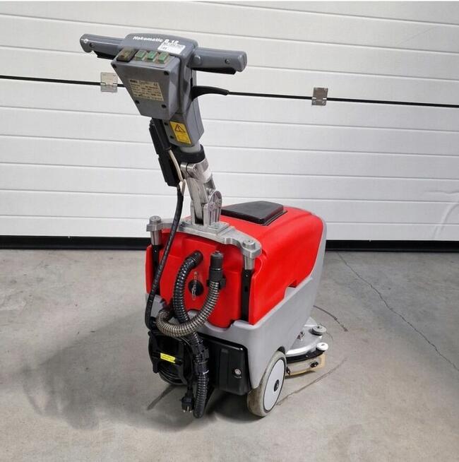 HAKO B12 Kompaktowy automat szorująco zbierający - używany