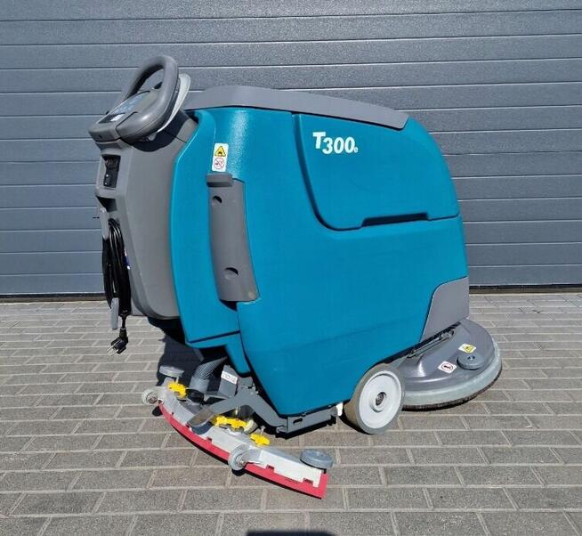 TENNANT Szorowarka T 300 szorowarka używana