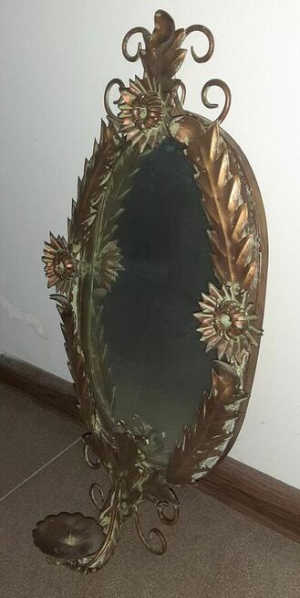 Dekoracja lustro w metalowej oprawie plus świecznik