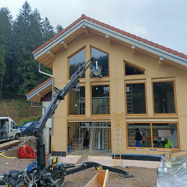 Żuraw dekarski na gąsienicy BEFARD zasięg 13m mini dźwig hds