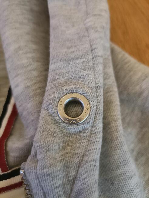 Piękna damska bluza GANT Le Mans z kapturem i zamkiem błyska