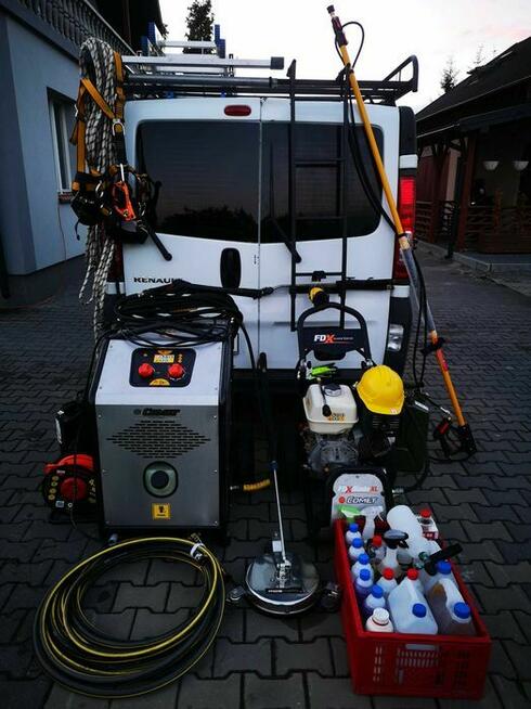 Mycie dachów elewacji kostki brukowej przeszkleń