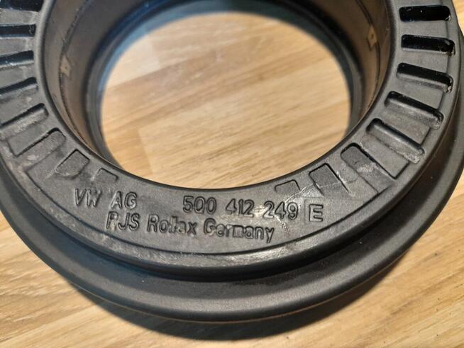 Poduszki amortyzatorów przód z łożyskami do Passat B8